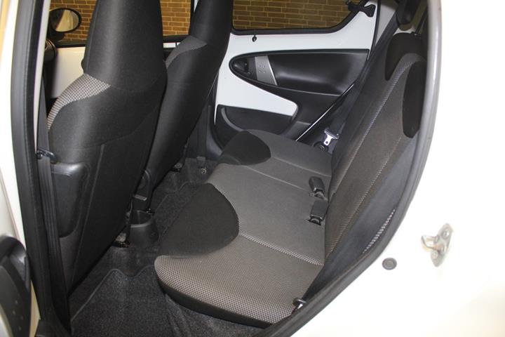 Hvid Toyota Aygo fra 2012
