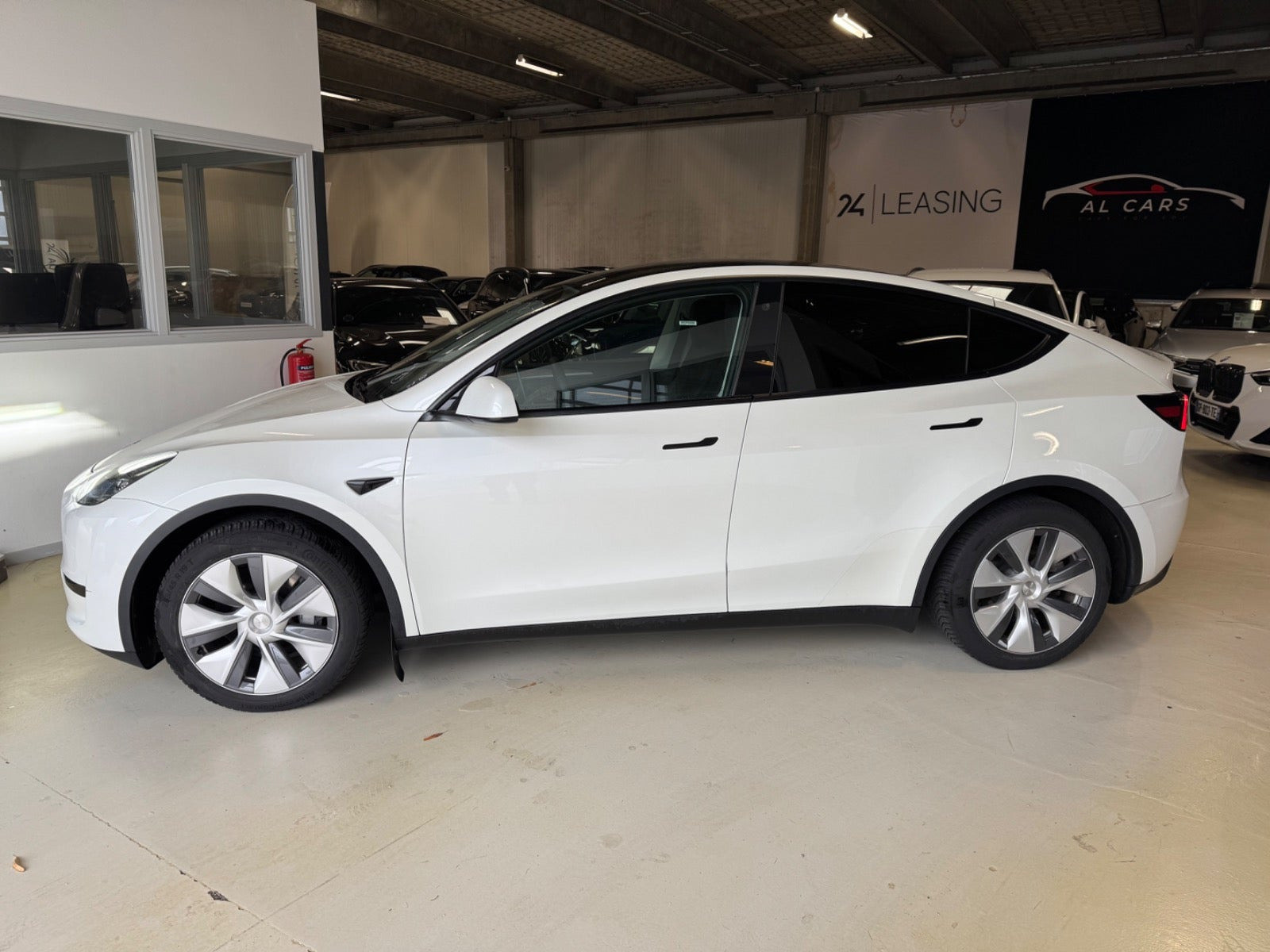 undefined Tesla Model Y fra 2023