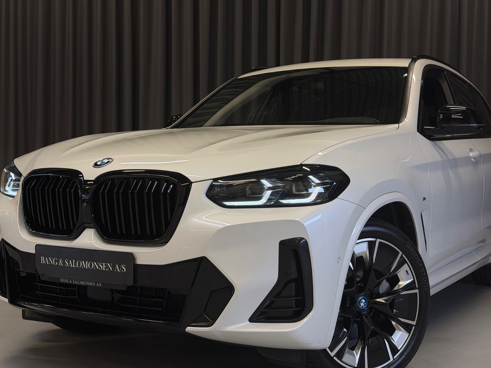 Hvid BMW iX3 fra 2022