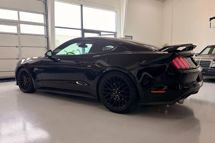 undefined Ford Mustang fra 2015