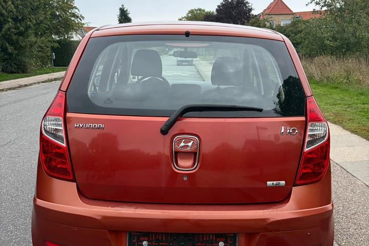 Rød Hyundai i10 fra 2013
