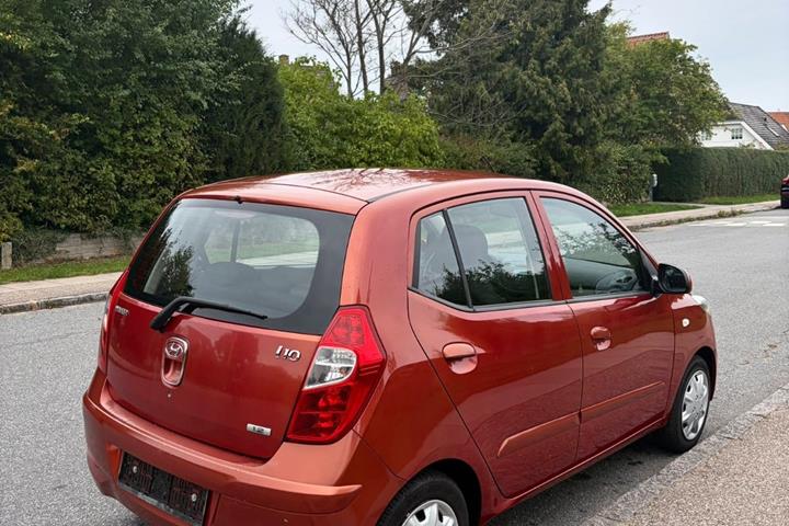 Rød Hyundai i10 fra 2013