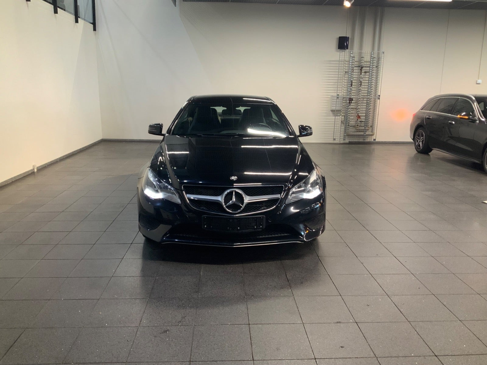 Sort Mercedes E350 fra 2014
