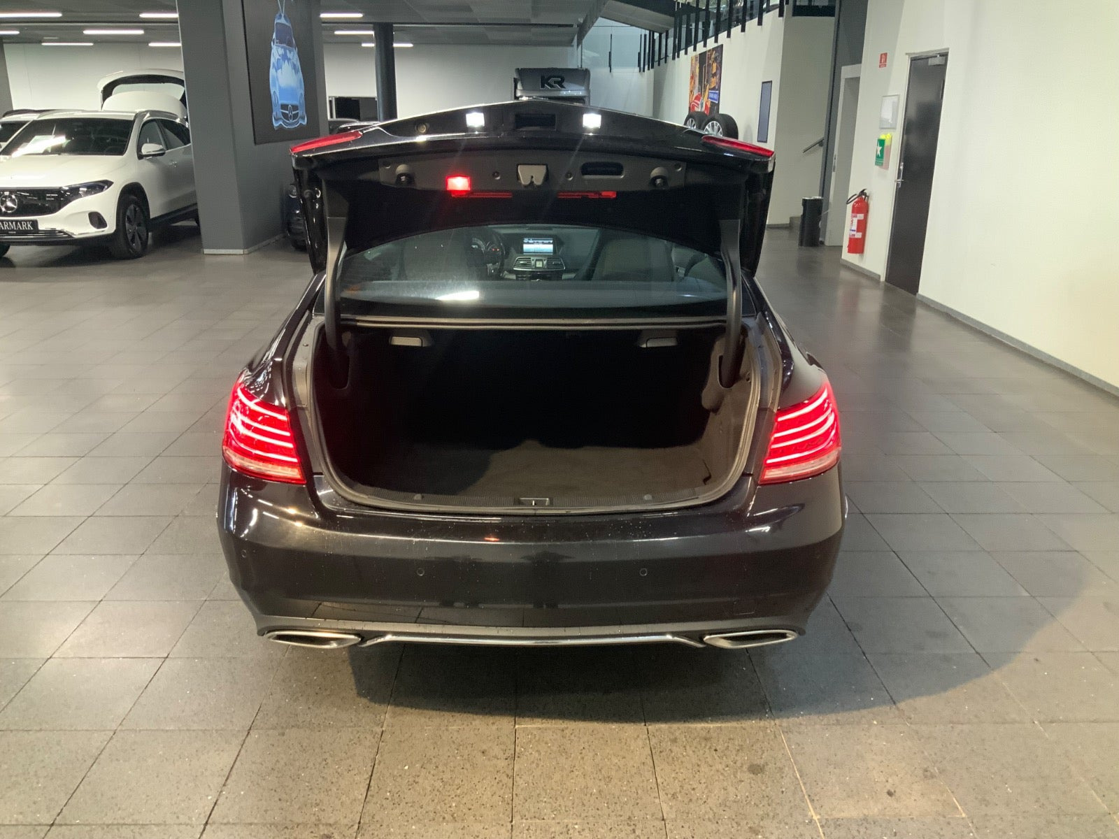 Sort Mercedes E350 fra 2014