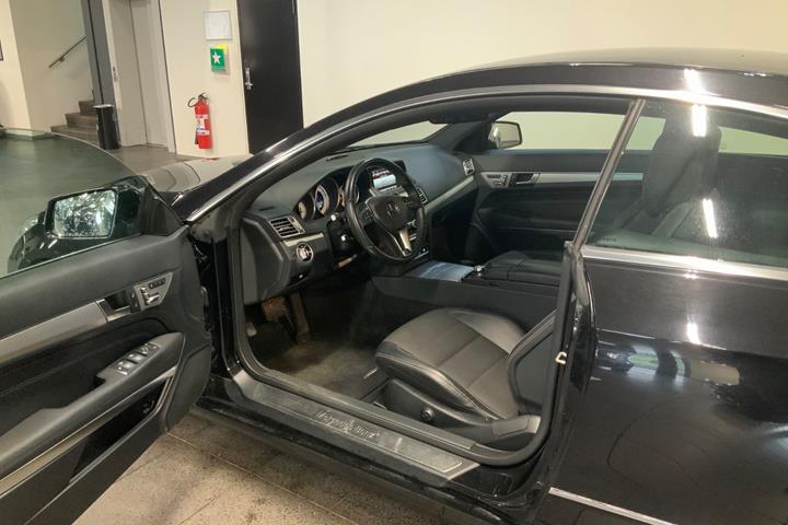 Sort Mercedes E350 fra 2014