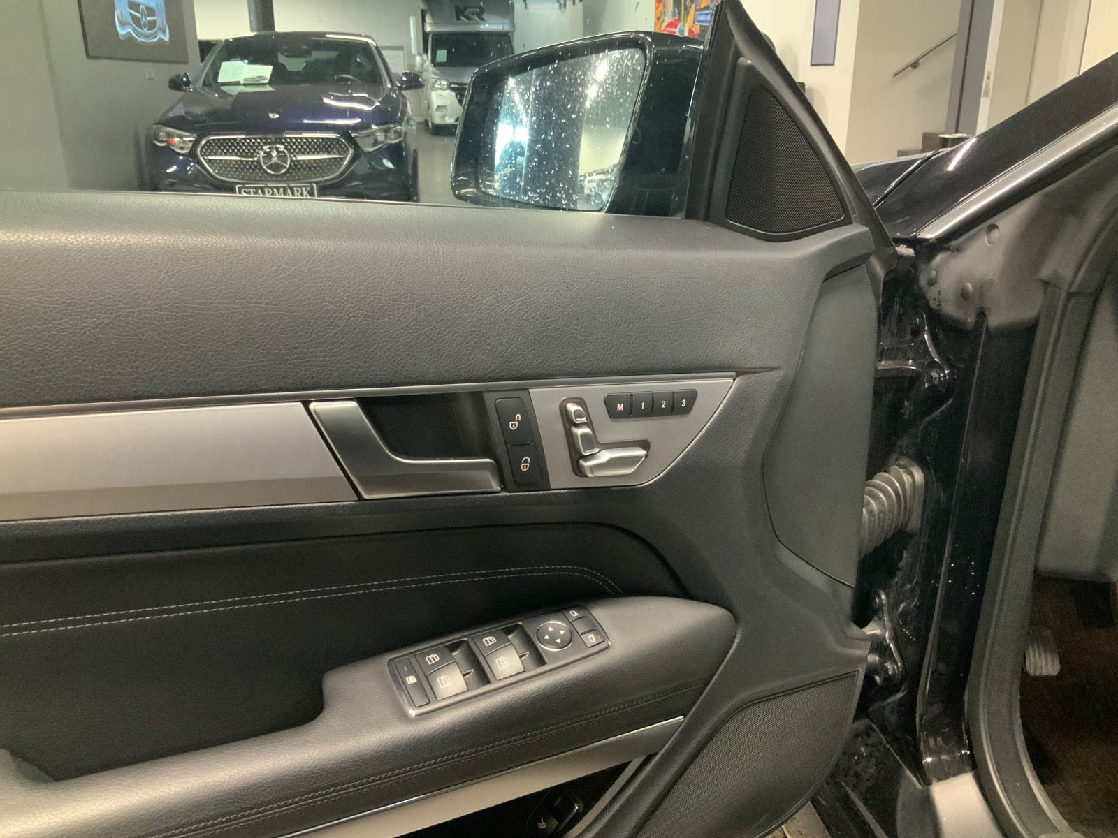 Sort Mercedes E350 fra 2014