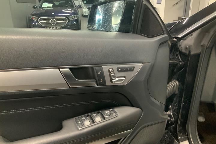 Sort Mercedes E350 fra 2014