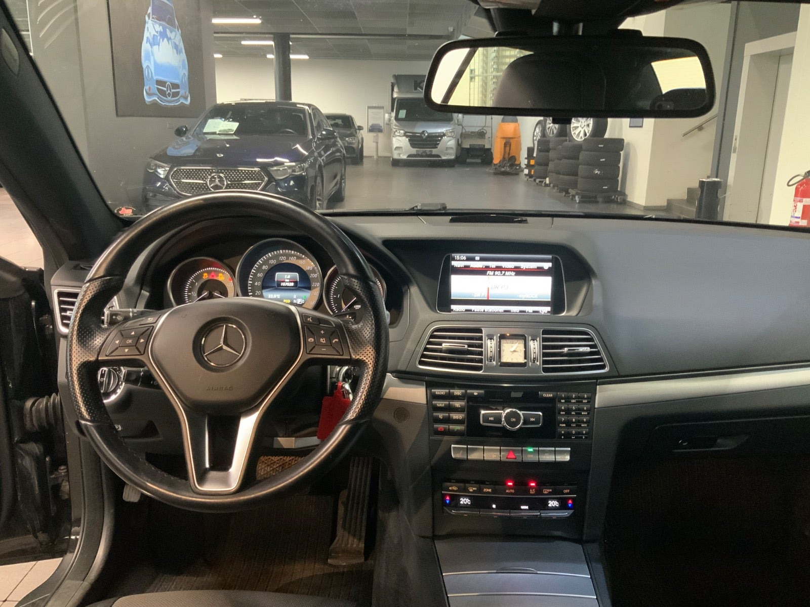 Sort Mercedes E350 fra 2014