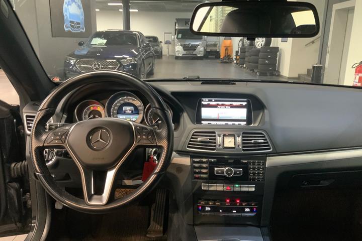 Sort Mercedes E350 fra 2014