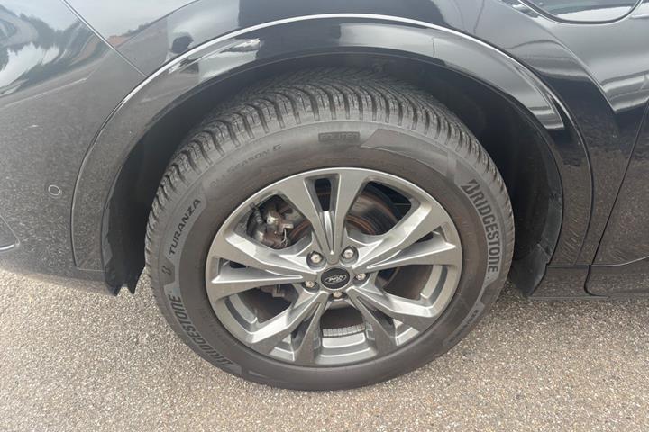 Sort Ford Kuga fra 2023