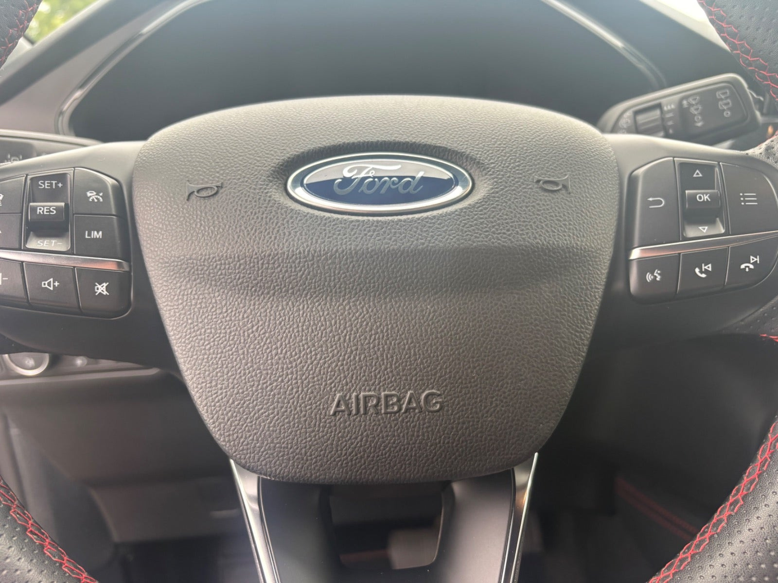 Sort Ford Kuga fra 2023