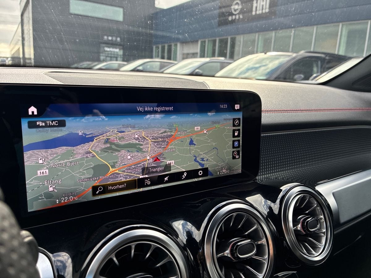 Sort Mercedes EQB350 fra 2023