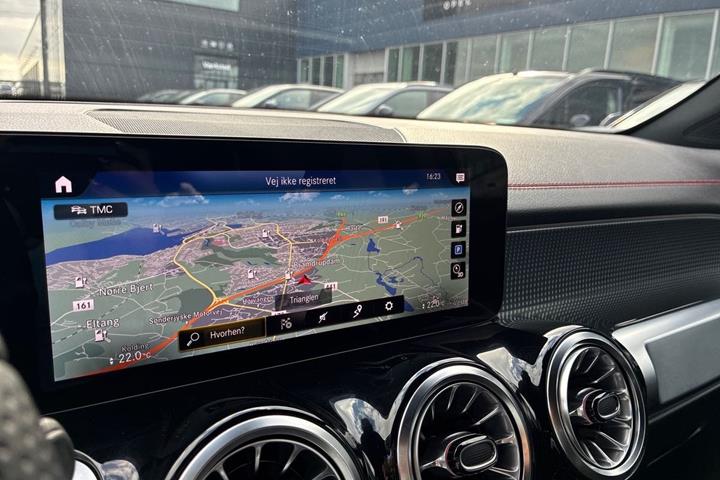 Sort Mercedes EQB350 fra 2023