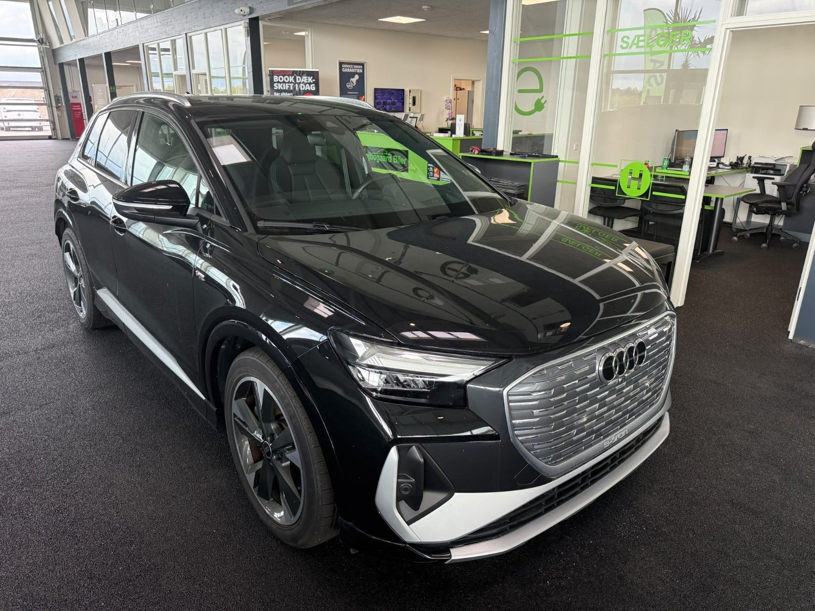 Sort Audi Q4 e-tron fra 2024