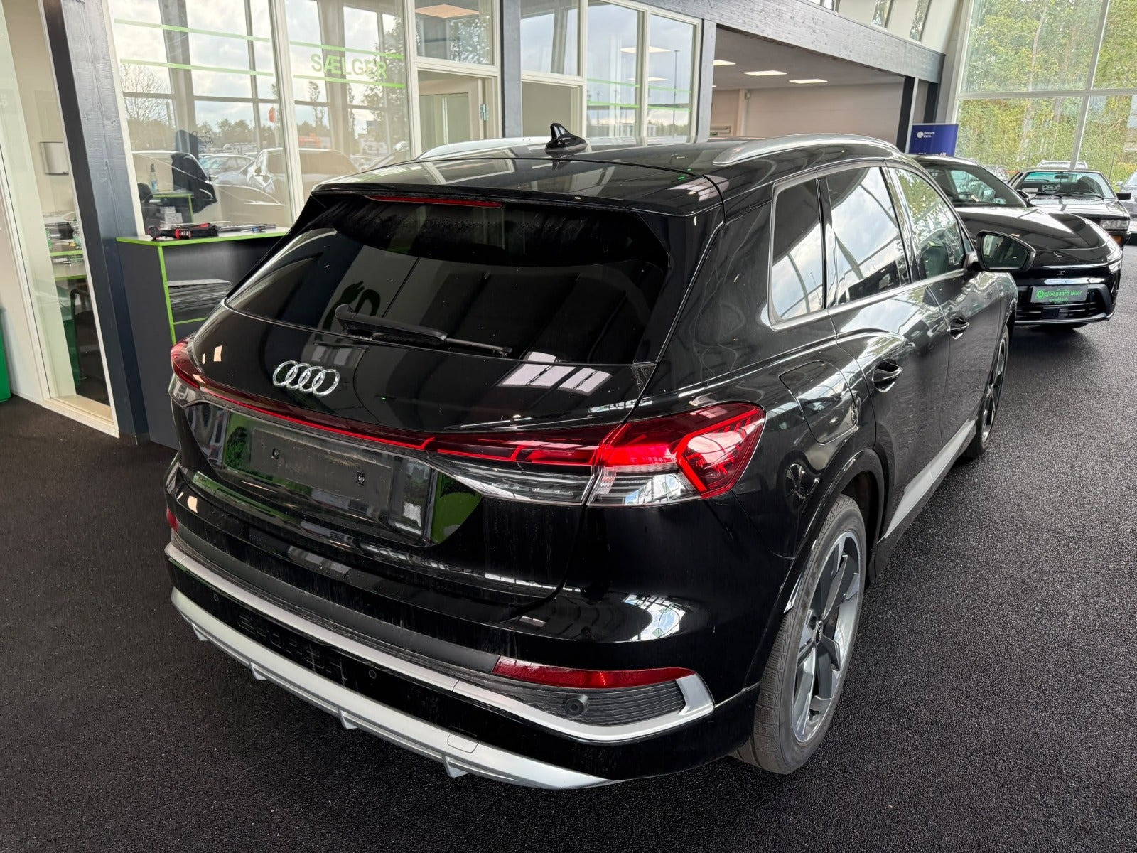 Sort Audi Q4 e-tron fra 2024