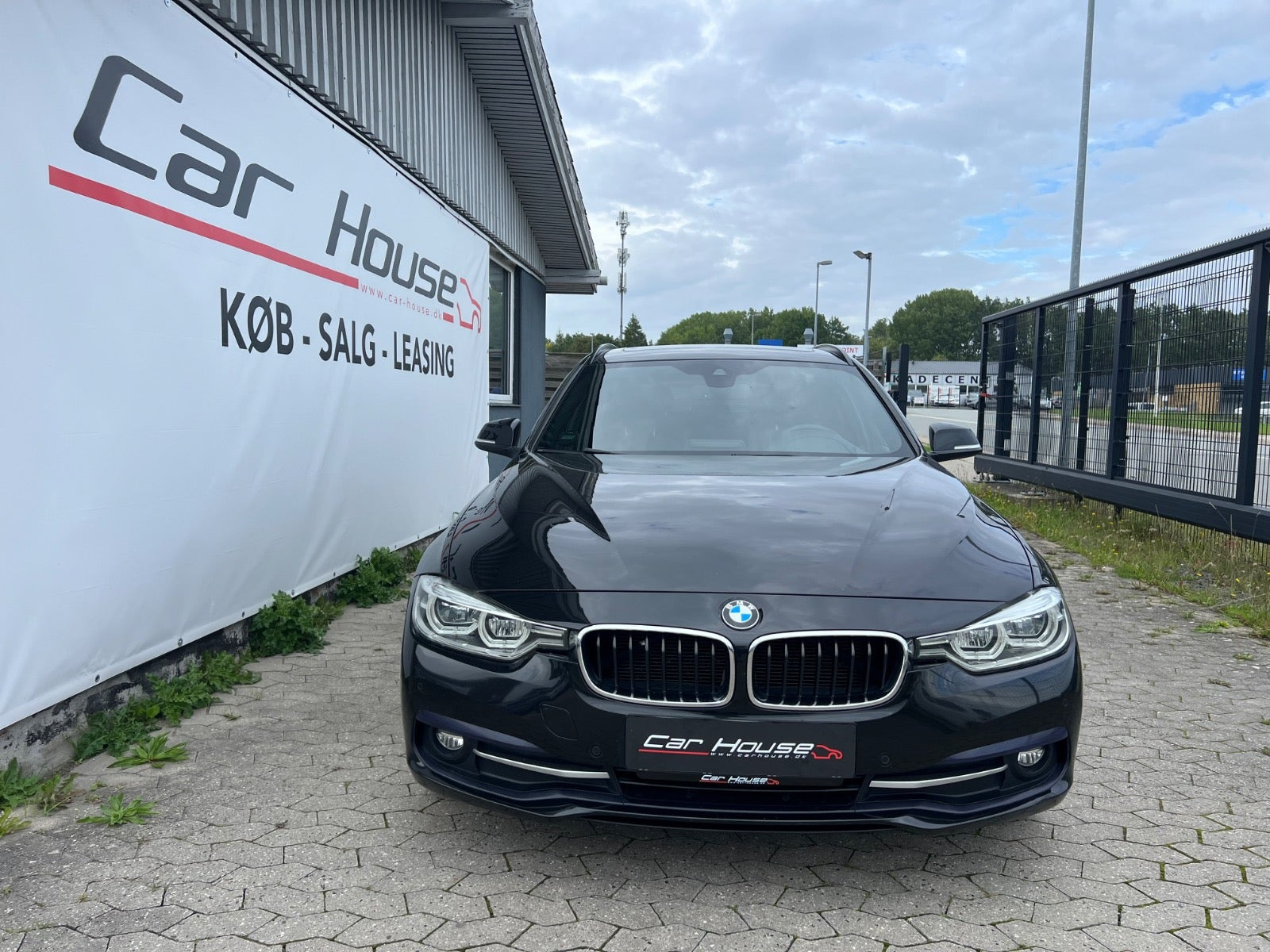 Sort BMW 320d fra 2015