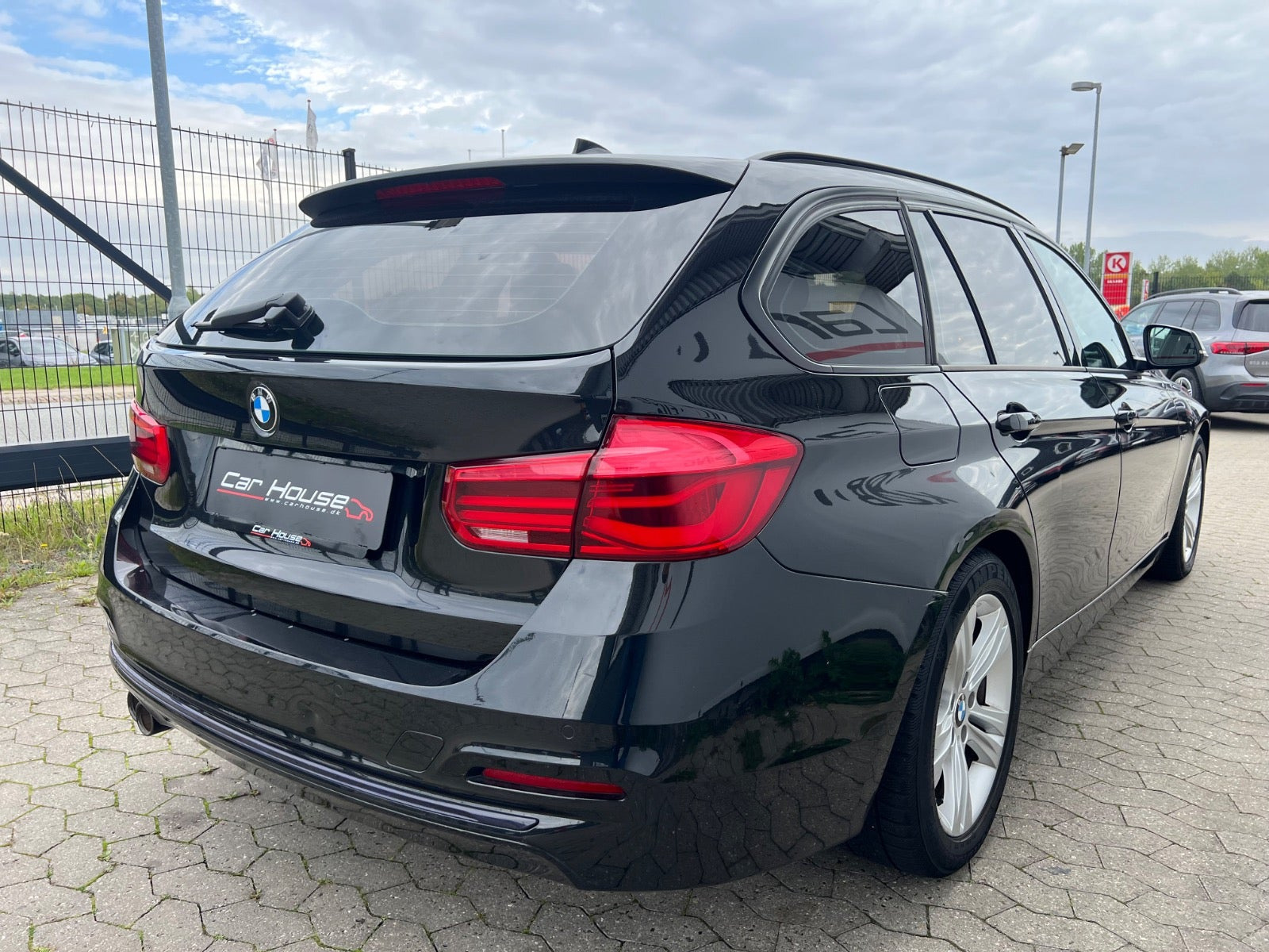Sort BMW 320d fra 2015