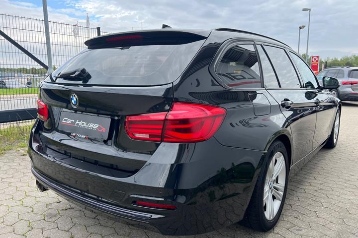 Sort BMW 320d fra 2015