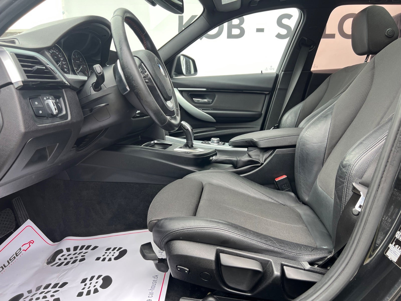 Sort BMW 320d fra 2015