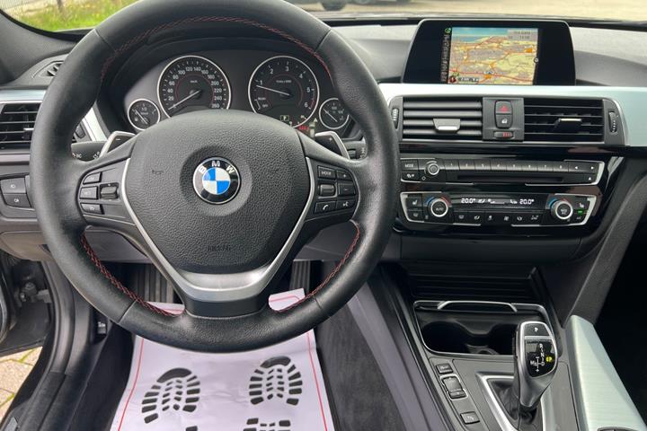 Sort BMW 320d fra 2015