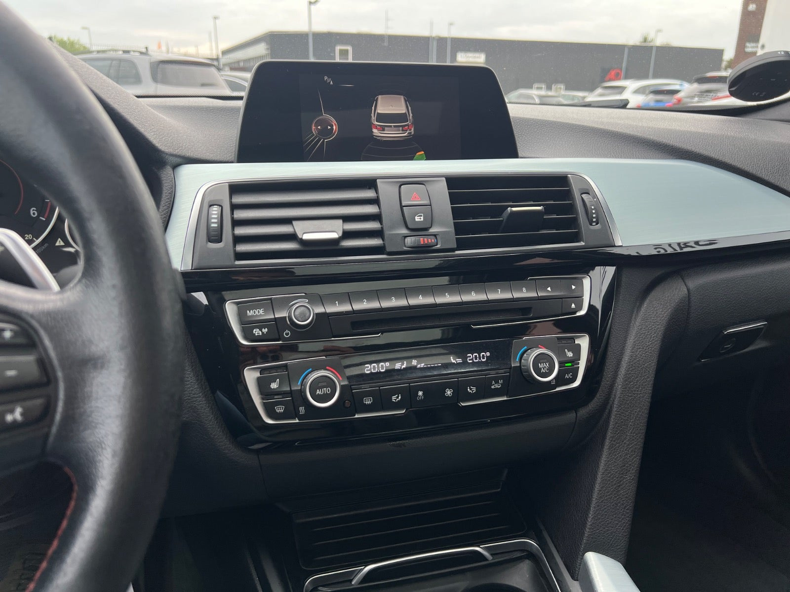 Sort BMW 320d fra 2015