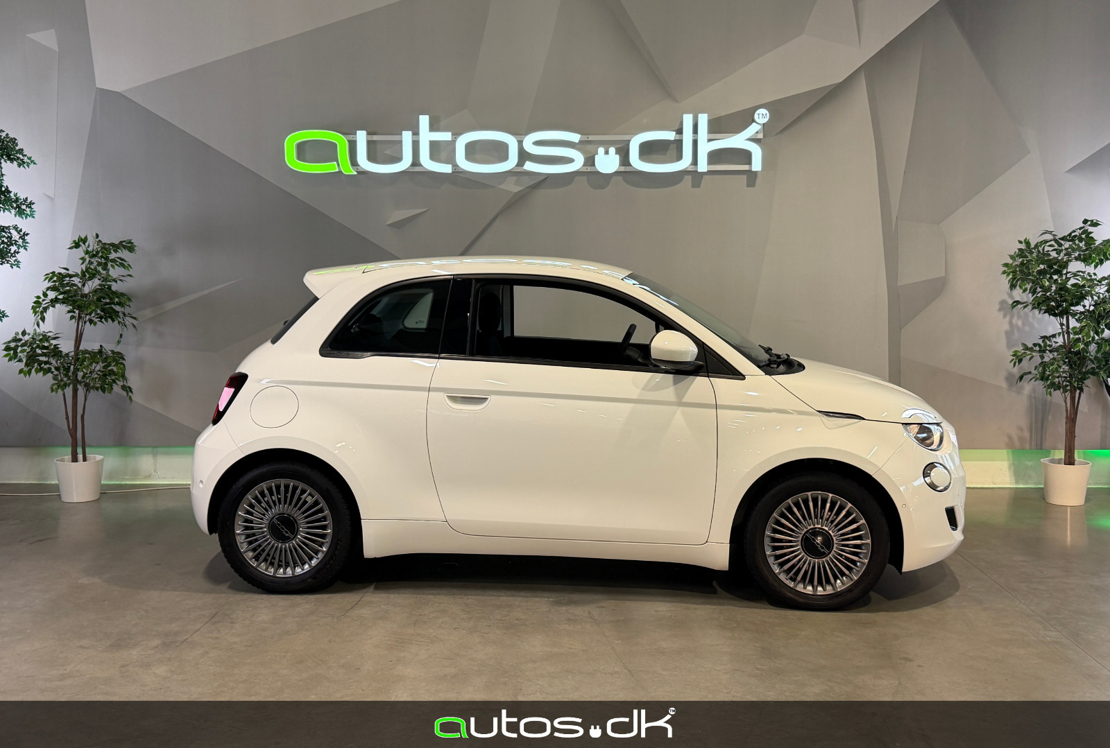 Hvid Fiat 500e fra 2023