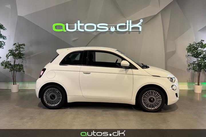 Hvid Fiat 500e fra 2023