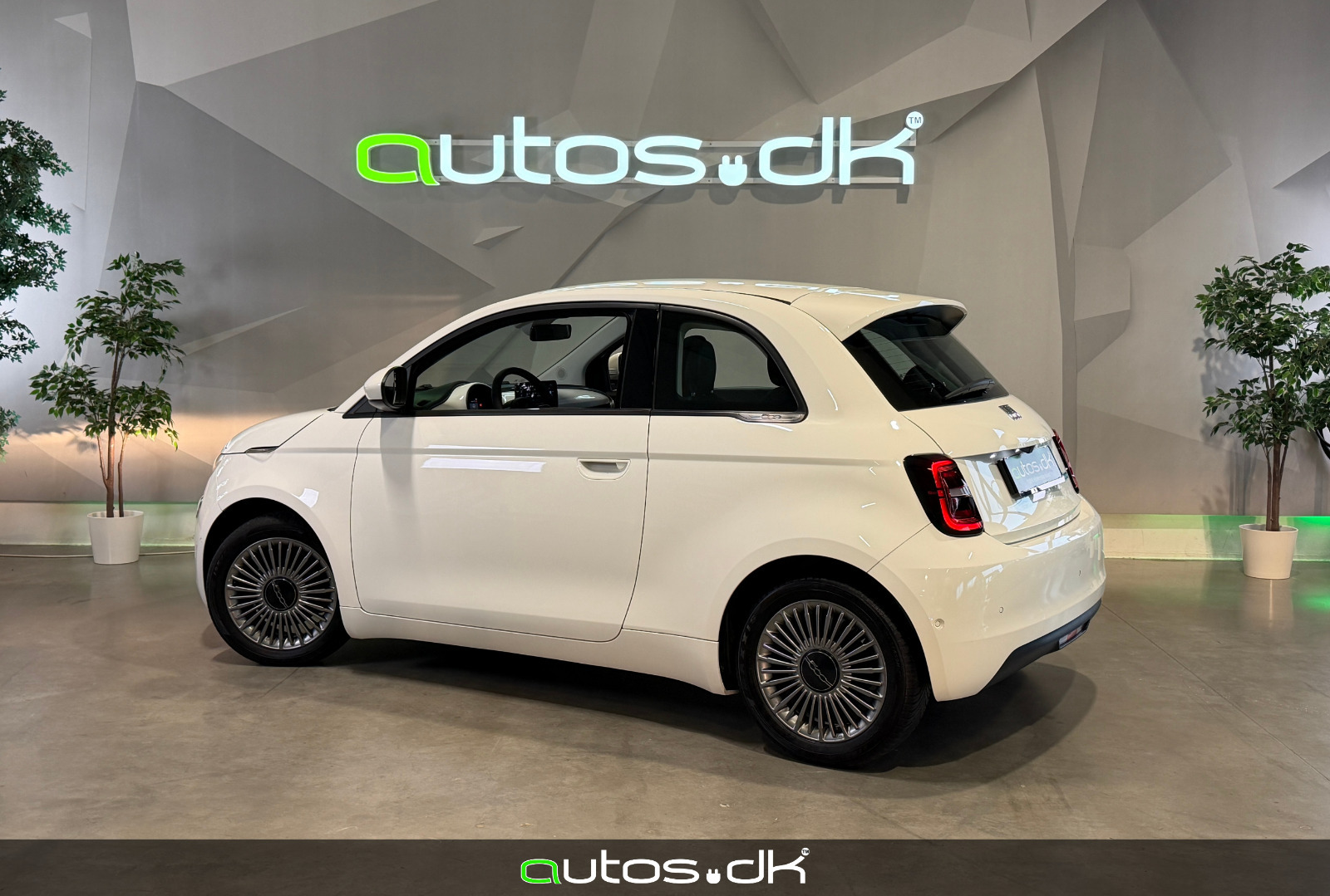 Hvid Fiat 500e fra 2023