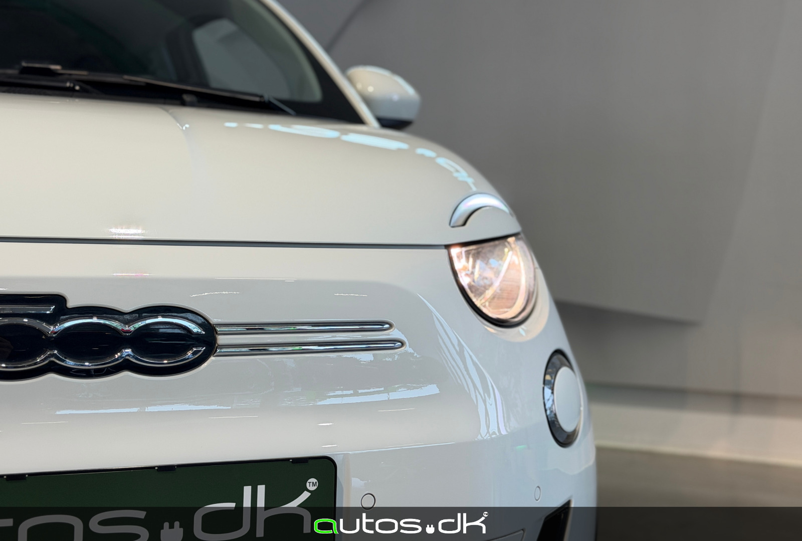 Hvid Fiat 500e fra 2023