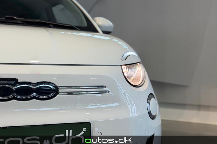 Hvid Fiat 500e fra 2023