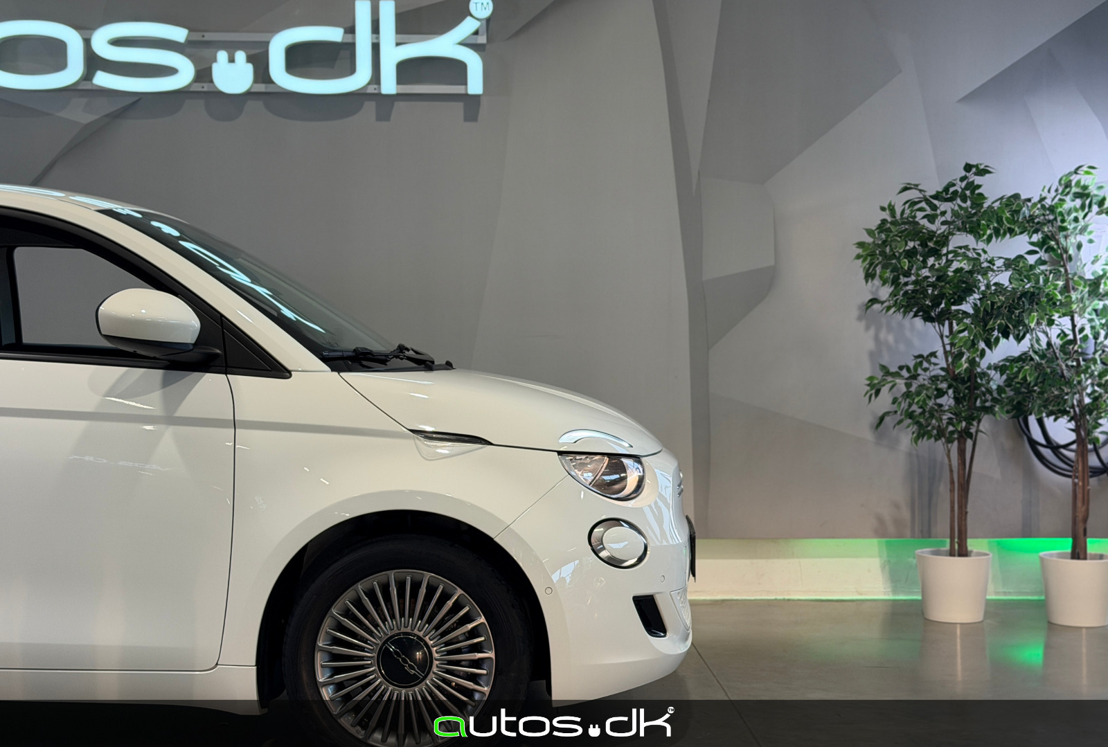 Hvid Fiat 500e fra 2023
