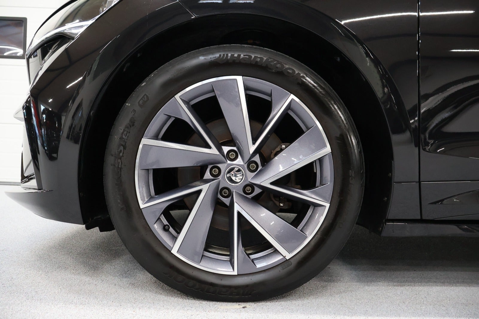 Sort Skoda Enyaq fra 2023
