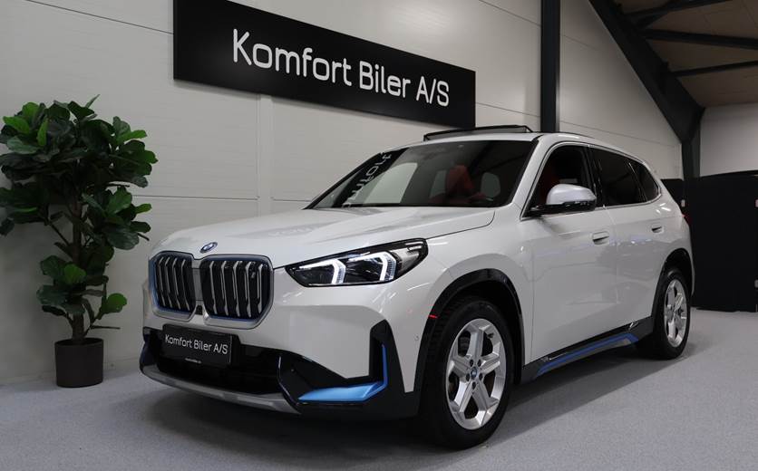 BMW iX1 xDrive30 X-Line