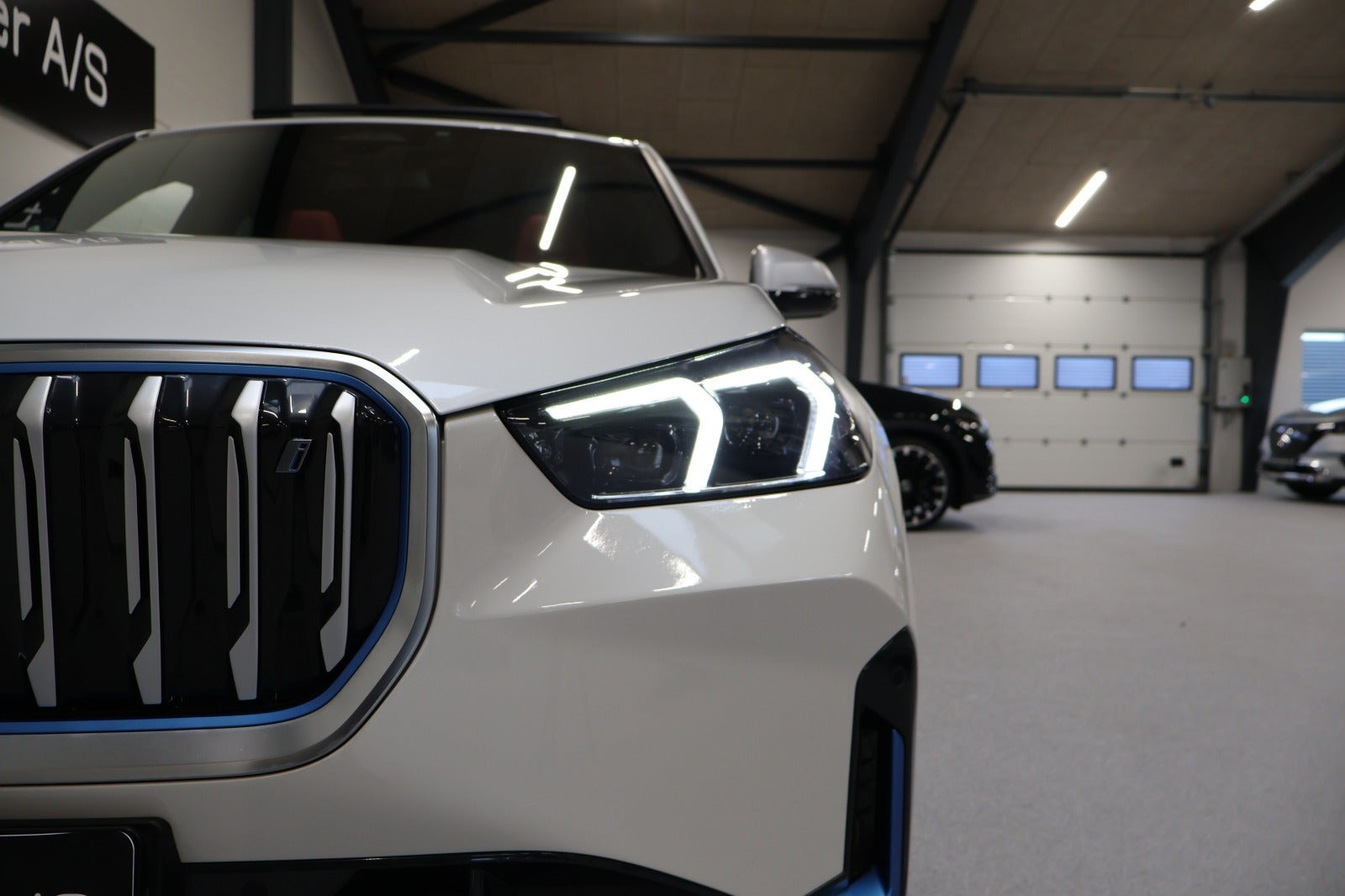Hvid BMW iX1 fra 2023
