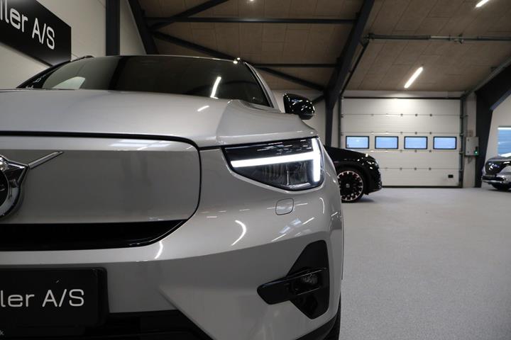 Sølv Volvo XC40 fra 2024