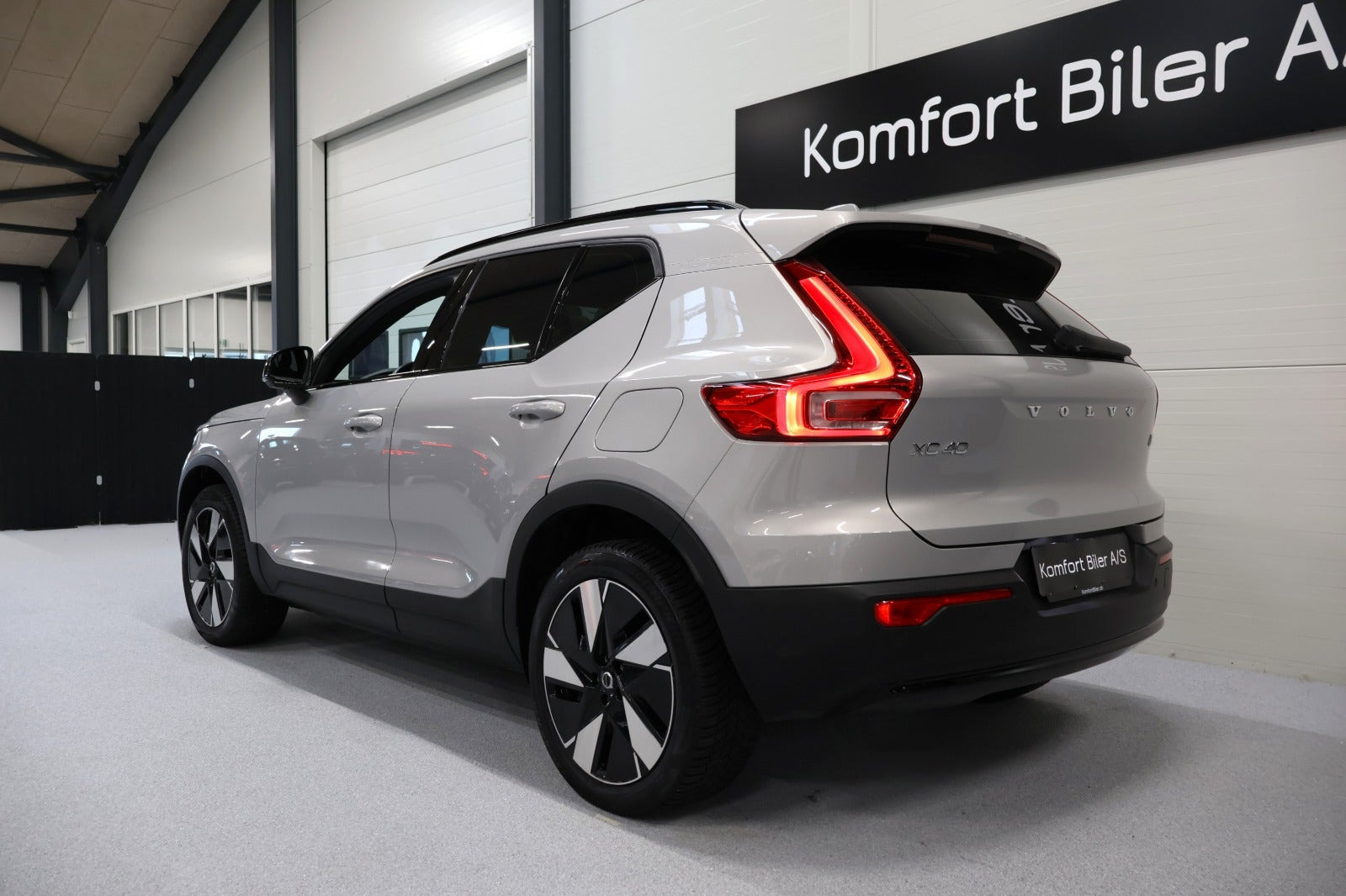 Sølv Volvo XC40 fra 2024