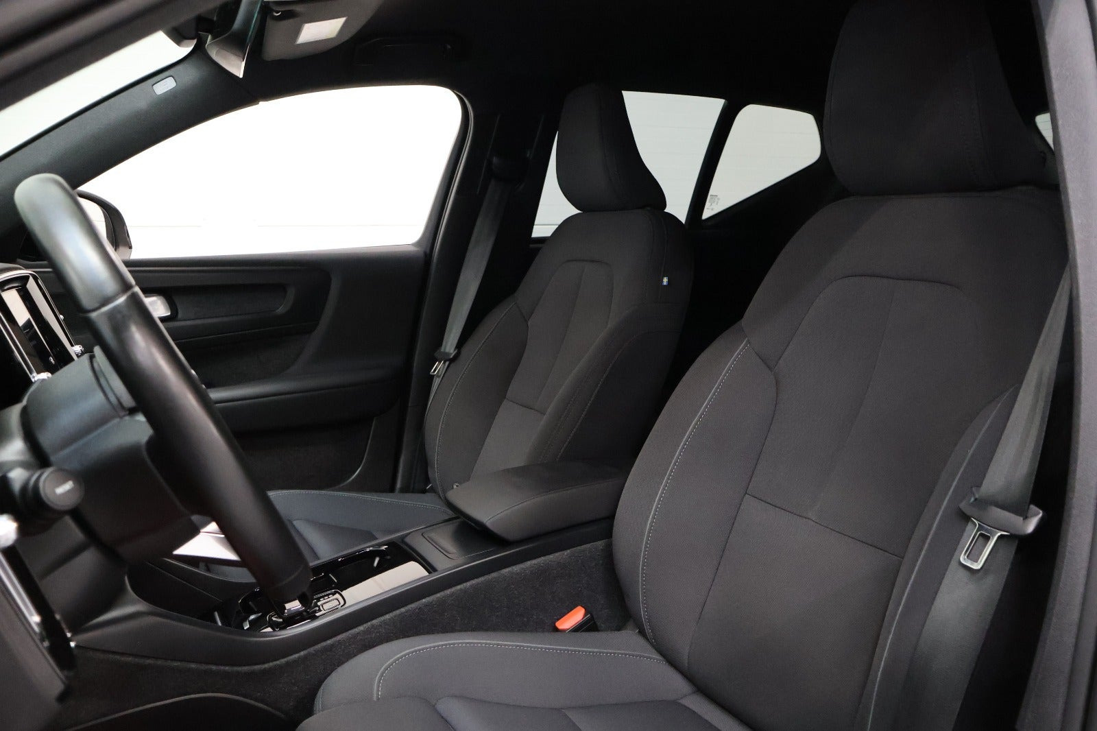 Sølv Volvo XC40 fra 2024