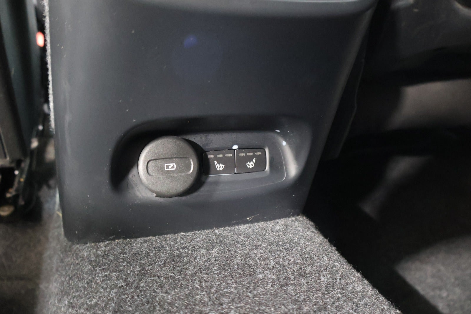 Sølv Volvo XC40 fra 2024