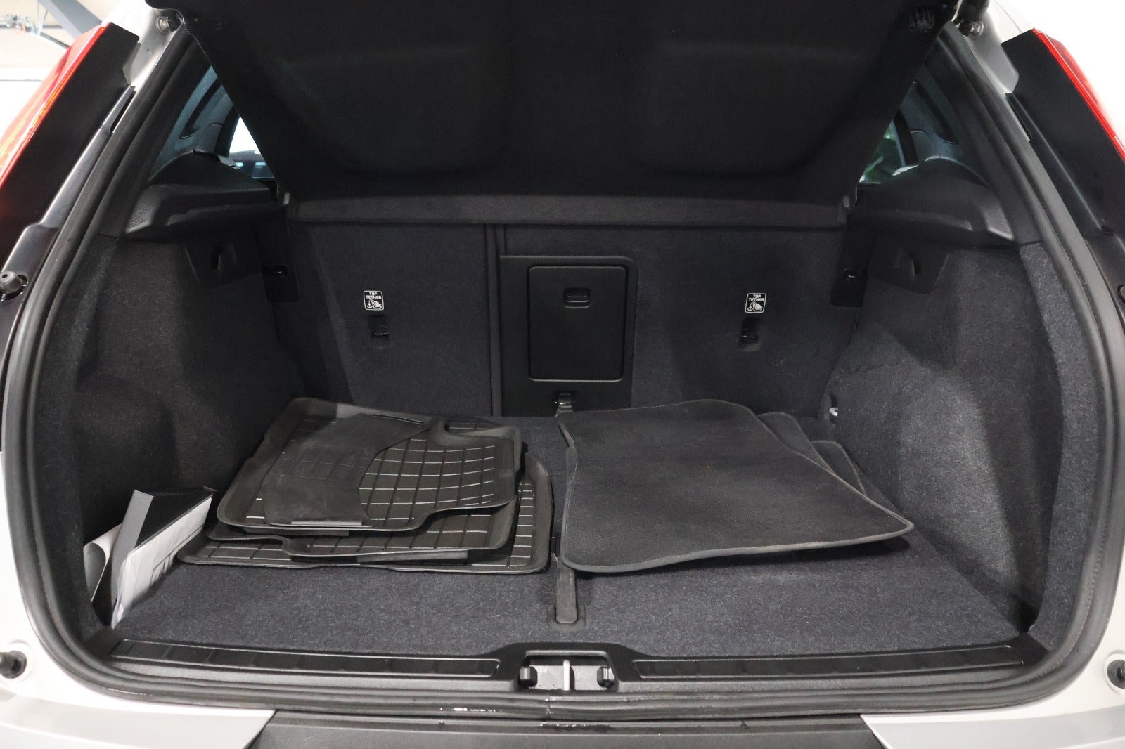 Sølv Volvo XC40 fra 2024