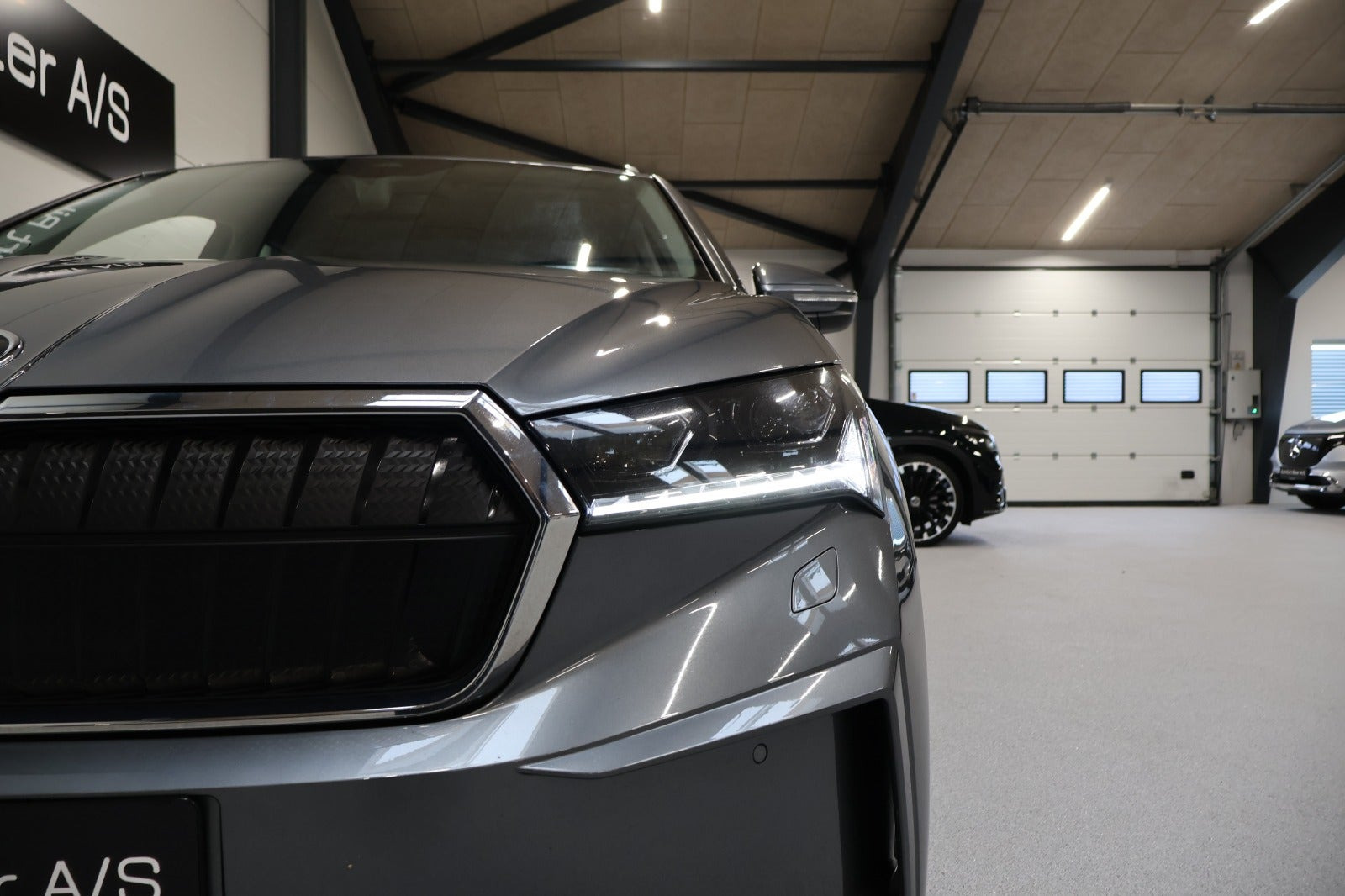 Grå Skoda Enyaq fra 2022
