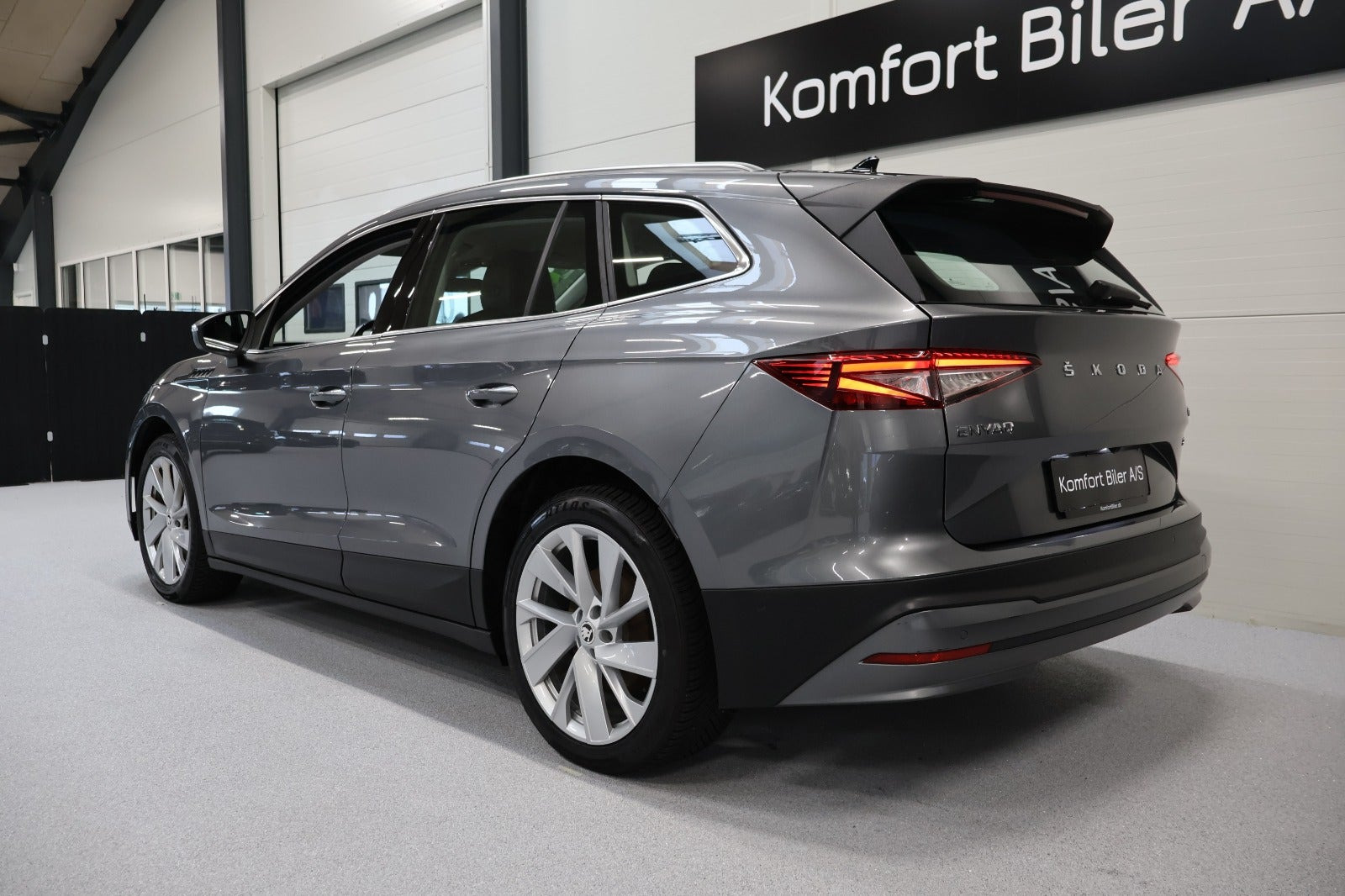 Grå Skoda Enyaq fra 2022