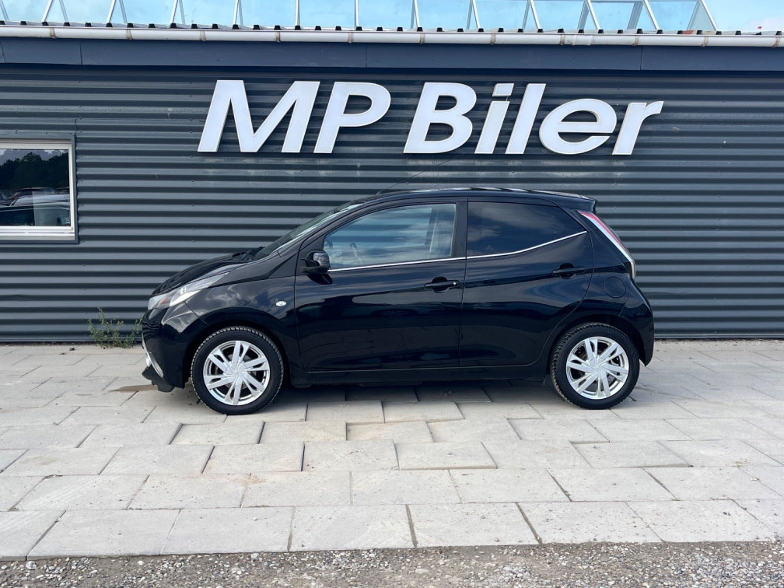 Sort Toyota Aygo fra 2017