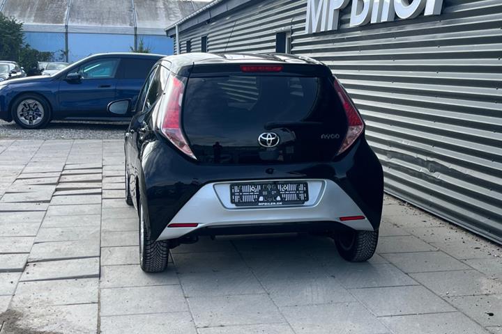 Sort Toyota Aygo fra 2017