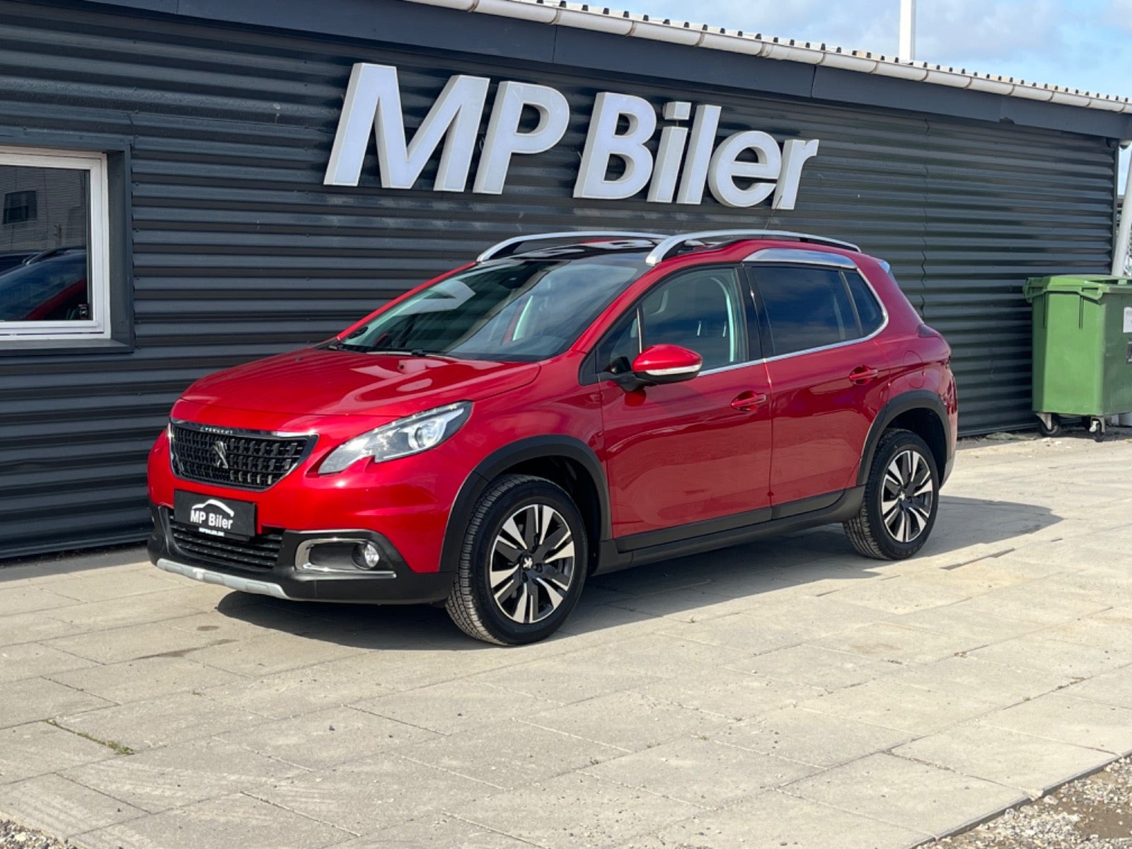 Rød Peugeot 2008 fra 2019