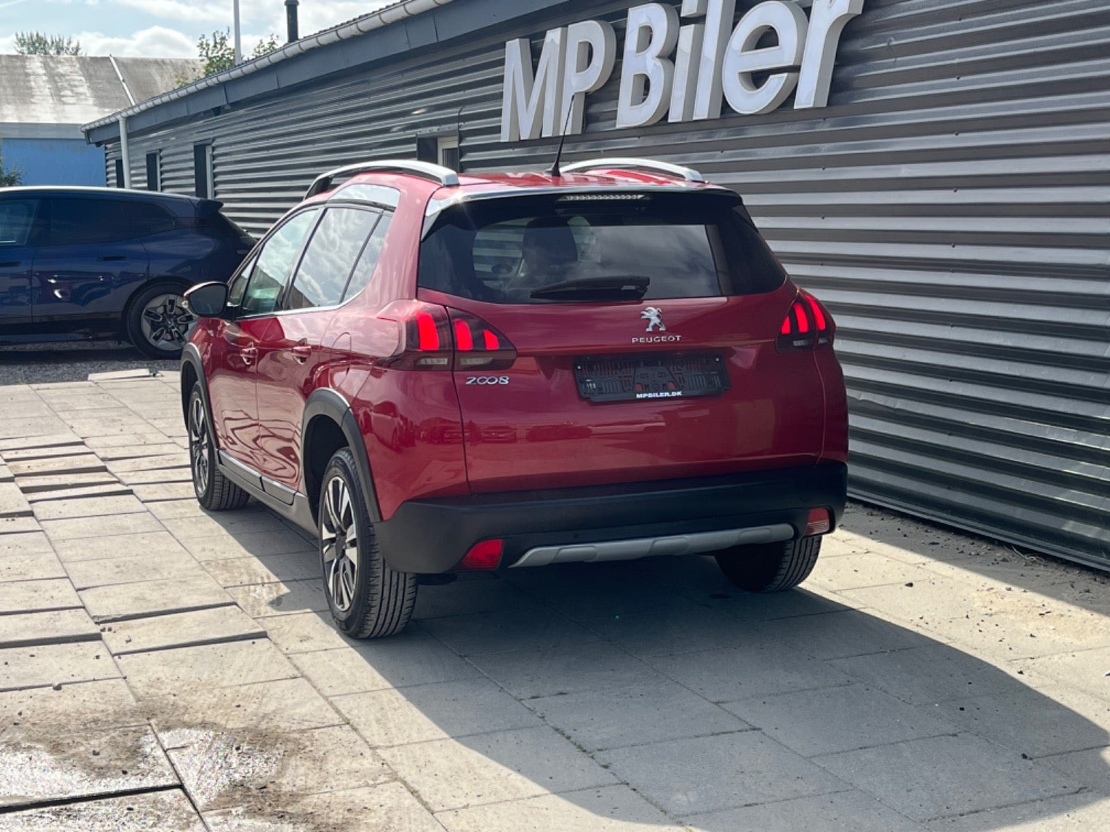 Rød Peugeot 2008 fra 2019