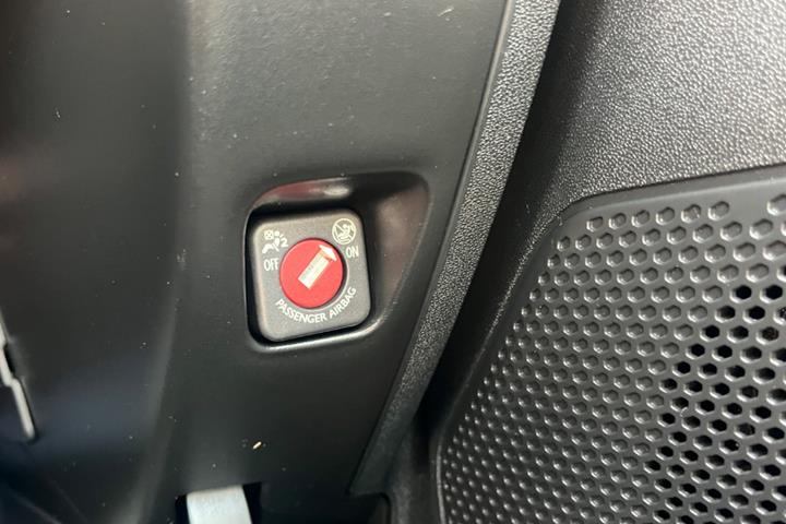 Rød Peugeot 2008 fra 2019