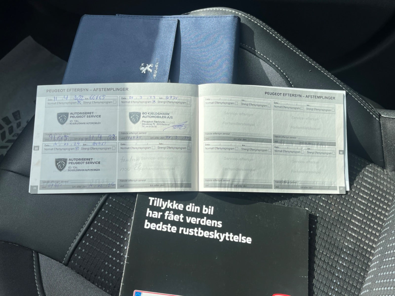 Rød Peugeot 2008 fra 2019