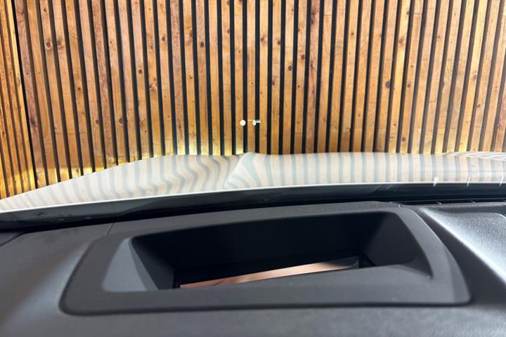 Hvid BMW iX3 fra 2023
