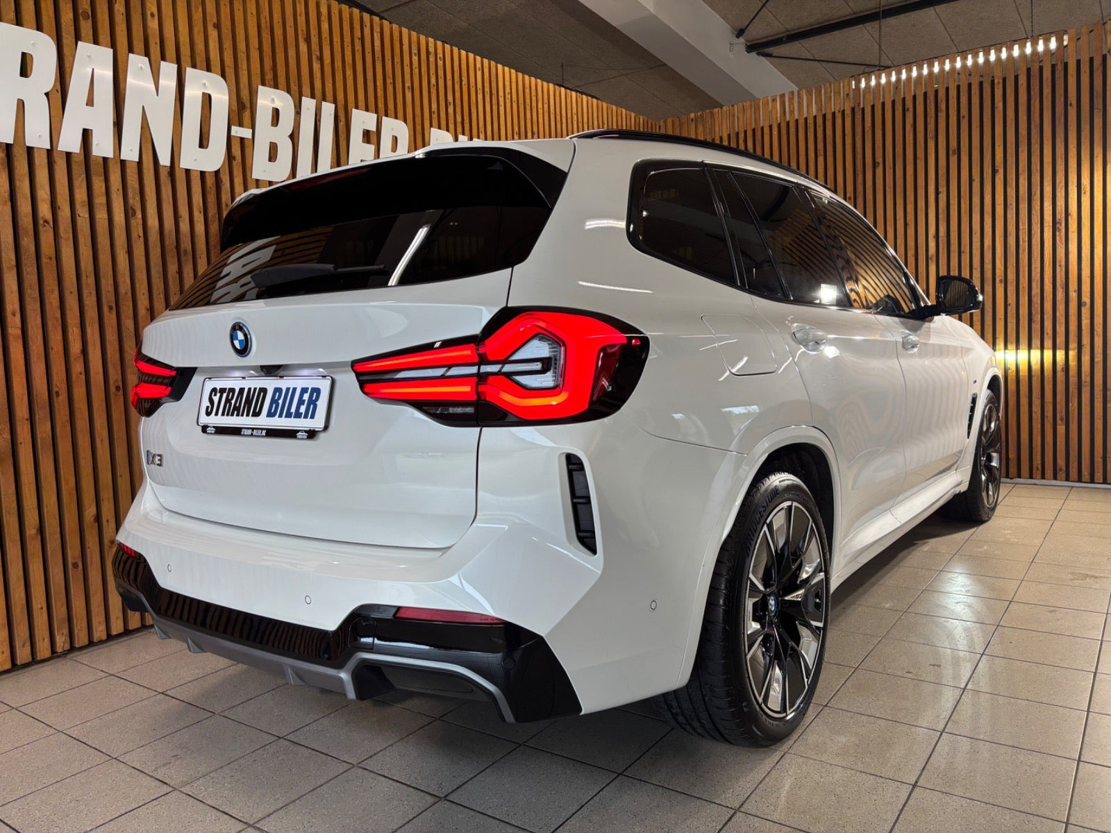 Hvid BMW iX3 fra 2023