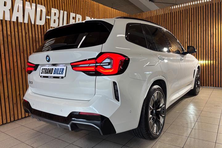 Hvid BMW iX3 fra 2023